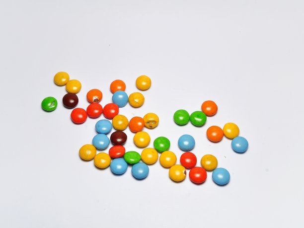 彩色糖果孤立在白色背景图片下载