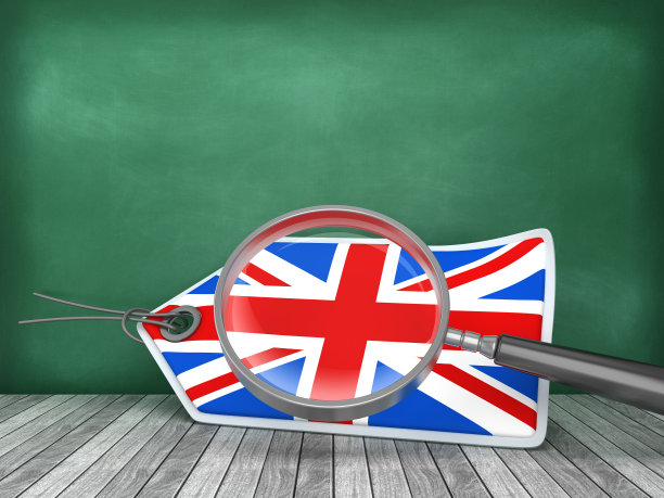 英国国旗价格标签与放大镜在黑板背景- 3D渲染图片下载