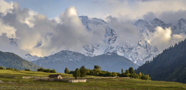 山上的小屋图片下载