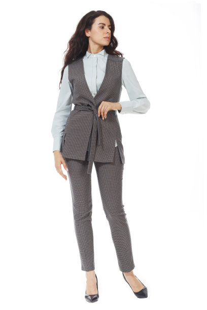 印度商务妇女在羊毛正式背心与腰带裤子高跟鞋全身照片图片下载