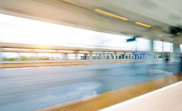 火车到达火车站图片下载