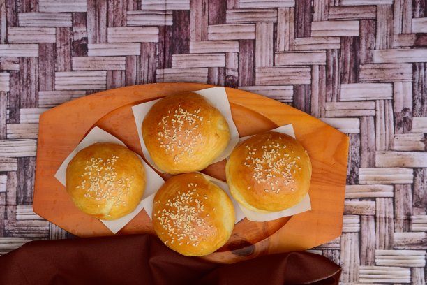 紫薯泥芝麻面包包图片下载