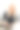 为万圣节派对的客人制作礼物的女人图片下载