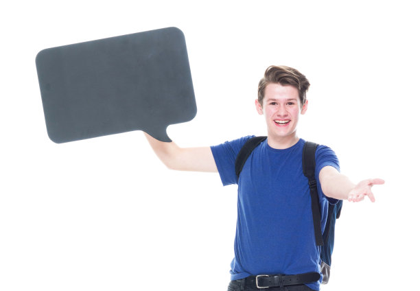 腰部以上/一人仅/一人16-17岁英俊的人白人男性/年轻男性学生/高中学生/男孩/十几岁的男孩前面的白色背景穿着t恤/衬衫/牛仔裤/背包谁是显示图片下载