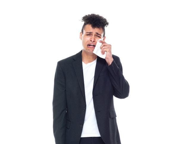 一个人/全身/正面/看相机/腰以上20-29岁的成年人英俊的人/高个子卷发非洲民族/非洲裔美国人的种族/年轻男子商人/穿西装的商人图片下载