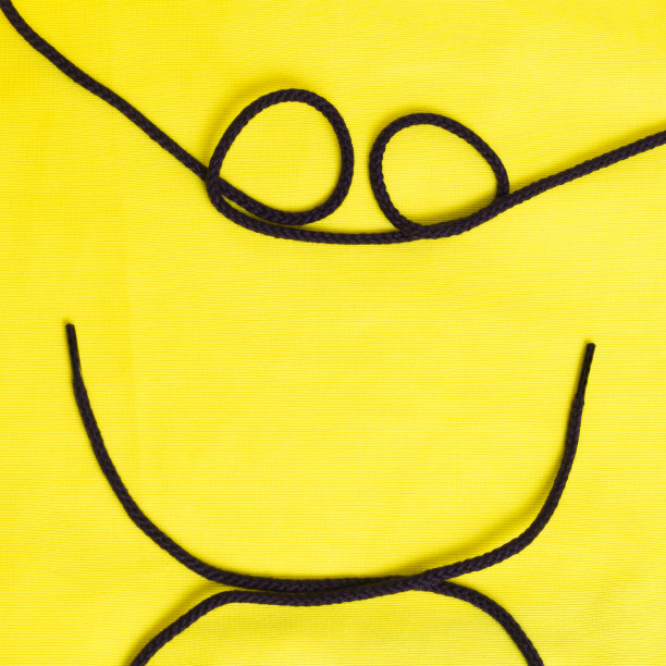 鞋带笑脸图片下载