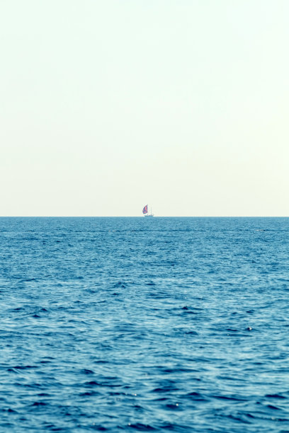 远航的船在海上，暑假图片下载