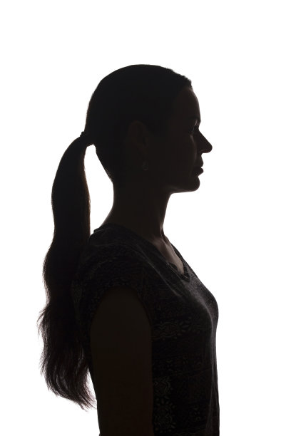 侧影少女侧视与一绺头发隔绝图片下载