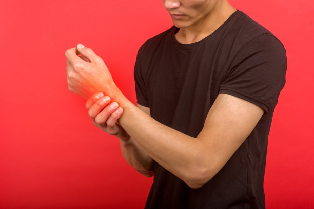 人，保健和问题的概念-近距离的人痛苦的手手腕图片下载