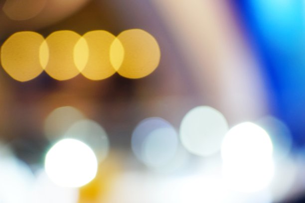 聚焦白色窗帘带LED灯散焦图片下载