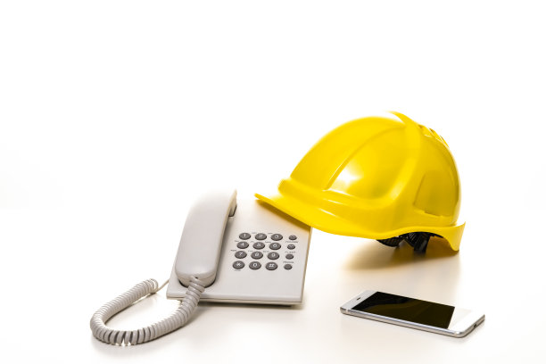 孤立的智能手机，头盔和座机电话图片下载