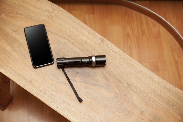 智能手机和手电筒图片下载