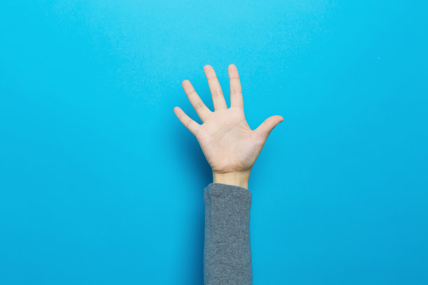 人们挥舞着他们的手图片下载