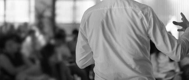 会议照片观众和技术演讲者发表演讲。首席执行官论坛的研讨会主讲人。企业经理在高管培训讨论台上。投资者推介工作坊图片。图片下载