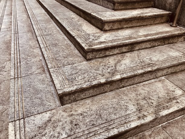 靠近建筑外部的石阶图片下载