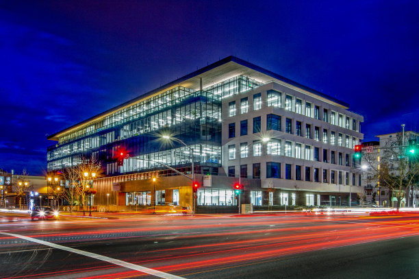 办公大楼,晚上图片下载