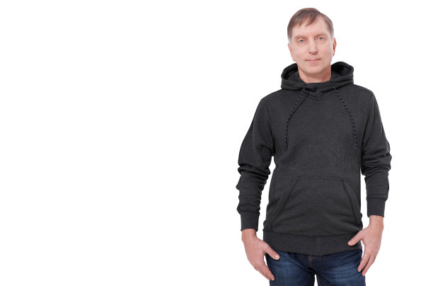 穿黑运动衫，黑帽衫的男人。白色背景图片下载