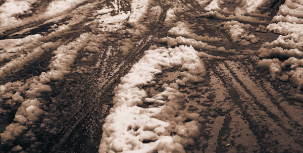 雪湿土壤图片下载