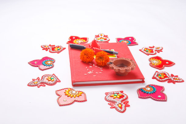 红色的帐本、地衣、白底花莲图片下载