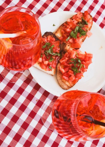 阿佩里蒂沃斯普里茨饮料和布鲁舍塔图片下载