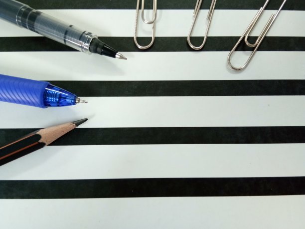 你在办公室或学校工作用的文具图片下载