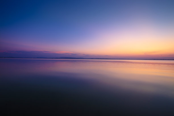日落在亚马逊热带雨林河流域库存照片图片下载