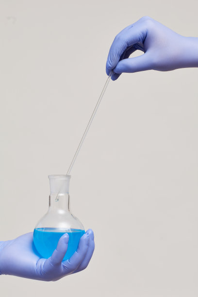 科学家把研究图片下载