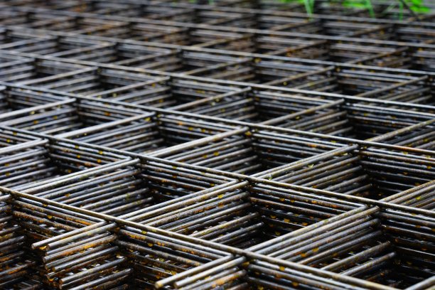 施工现场地面上的铁网(钢丝网)图片下载