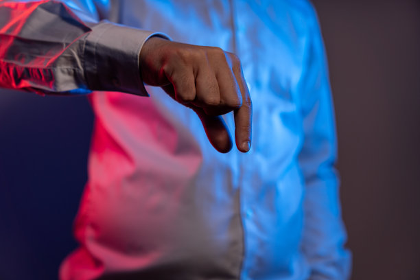 商人触摸屏幕库存照片图片下载