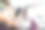宠物美容师修剪狗指甲图片下载