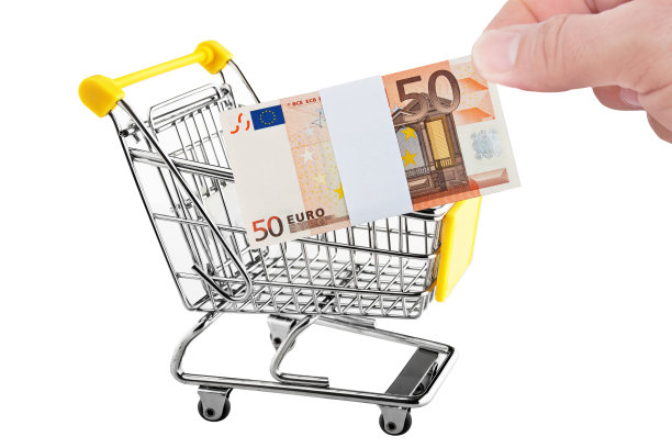 有欧元和礼品带的购物车图片下载