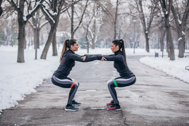 女士们一起训练图片下载