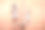自信的网球教练和小女孩在比赛前站在一起。图片下载