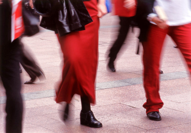 行人的运动模糊了图片下载