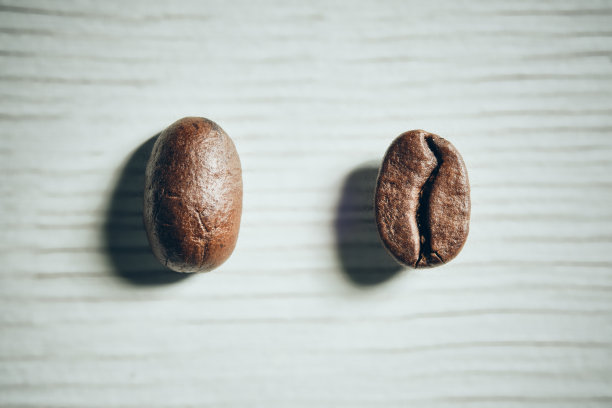 咖啡豆和阿拉比卡咖啡豆100%烘焙的背景概念图片下载