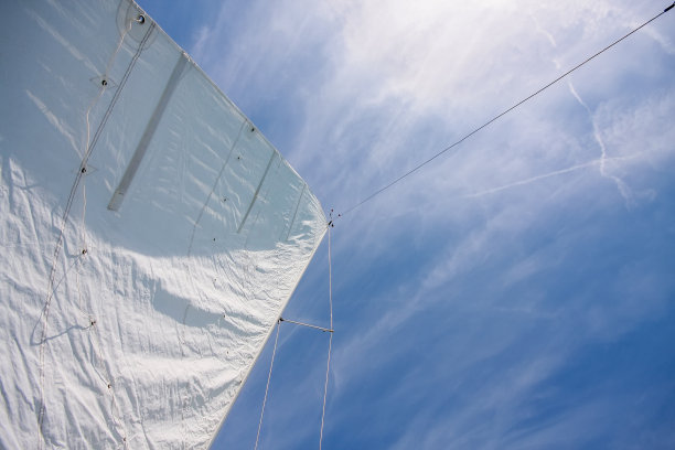 德国施塔恩伯格湖上的帆船图片下载