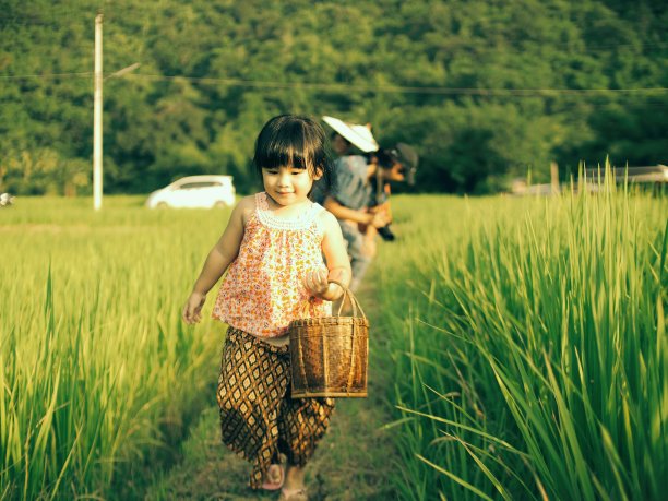 孩子的女孩图片下载
