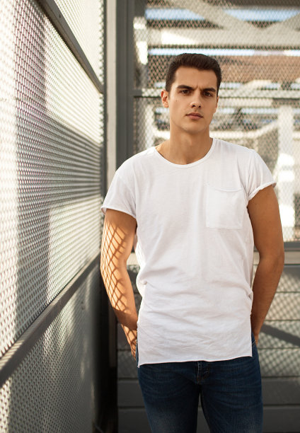 美丽的白人男子的肖像图片下载