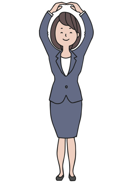 一位深棕色头发、身穿灰色套装的妇女双臂微笑地围成一个圈。图片下载