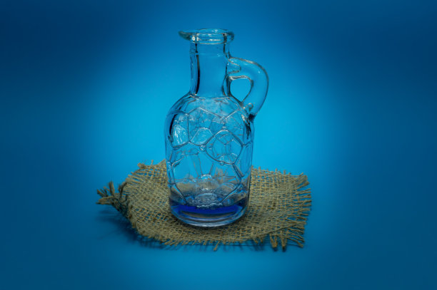 蓝色图案的玻璃瓶在黑森图片下载