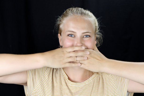 说话不图片下载