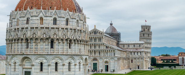 奇迹广场，比萨。从古城墙鸟瞰图片下载