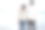 幸福的已婚男女一起站在海滩上。图片下载
