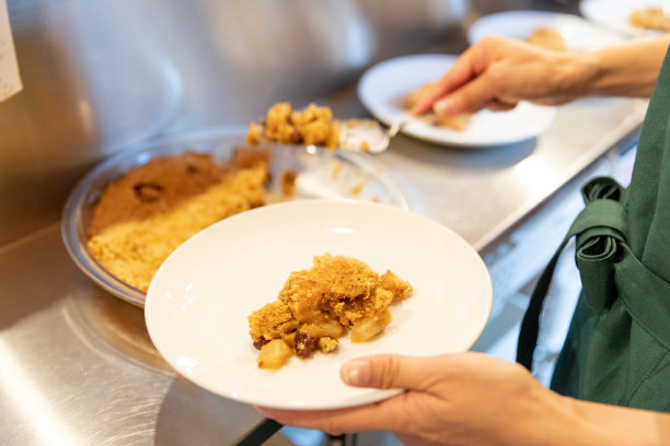 一个蛋糕接一个蛋糕图片下载