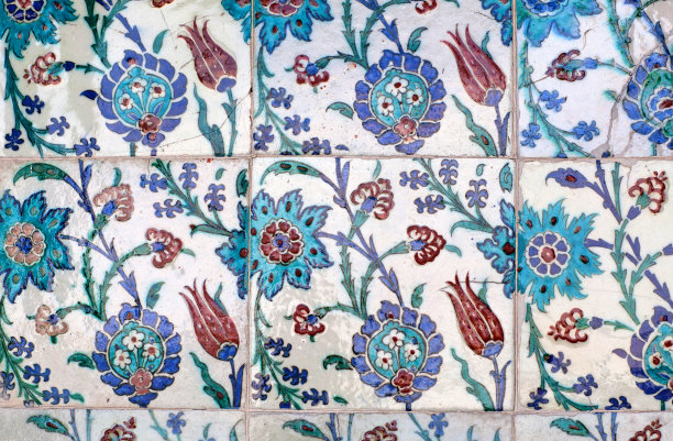 带有花卉图案的古伊兹尼克青金石砖图片下载