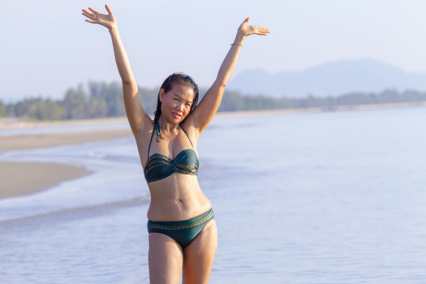 女人身体性感展示比基尼海滩在海滩班克鲁特海滩图片下载
