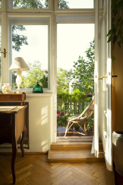 漂亮的室内设计与古董家具图片下载