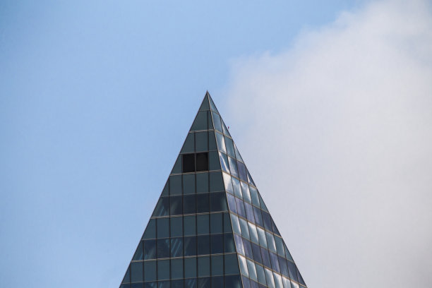 摩天大楼拔地而起。图片下载