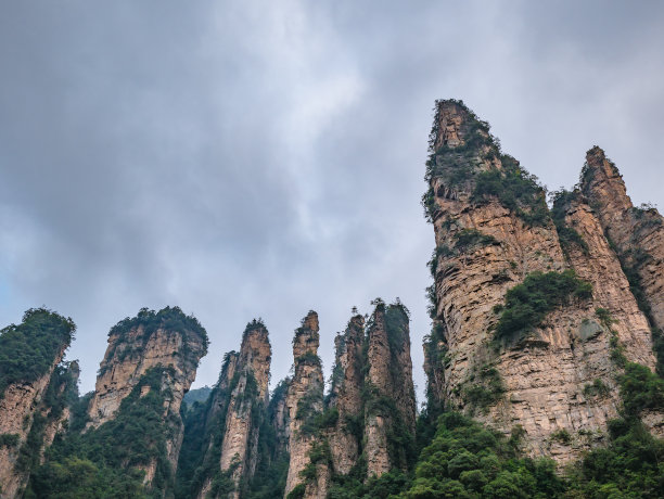 张家界国家森林公园美丽的袁家界峡谷或阿凡达山图片下载