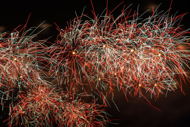 2019年10月1日，国庆烟花汇演在北京天安门广场举行，庆祝新中国成立70周年。图片下载